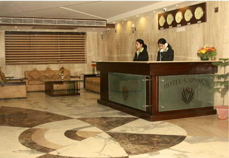 Hotel Saptagiri Yeni Delhi İç mekan fotoğraf