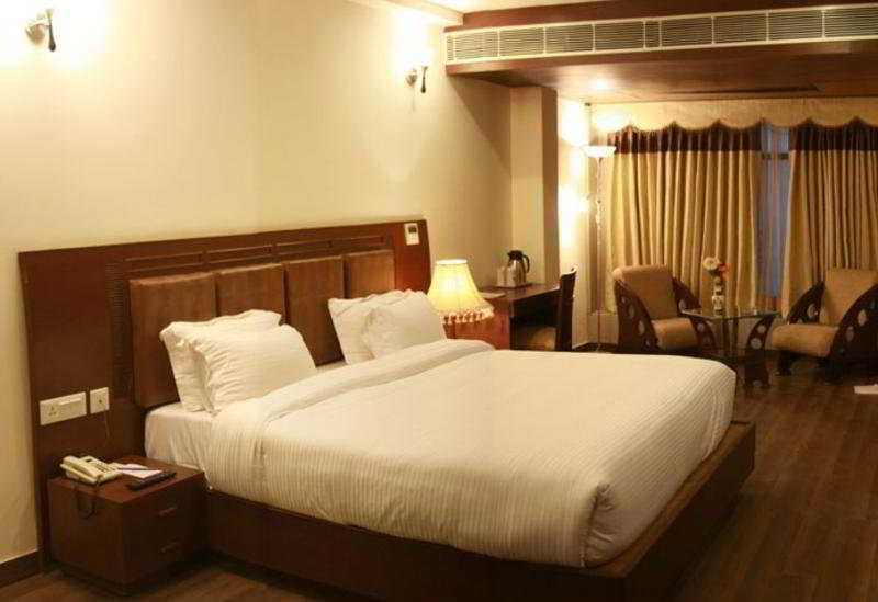 Hotel Saptagiri Yeni Delhi Oda fotoğraf